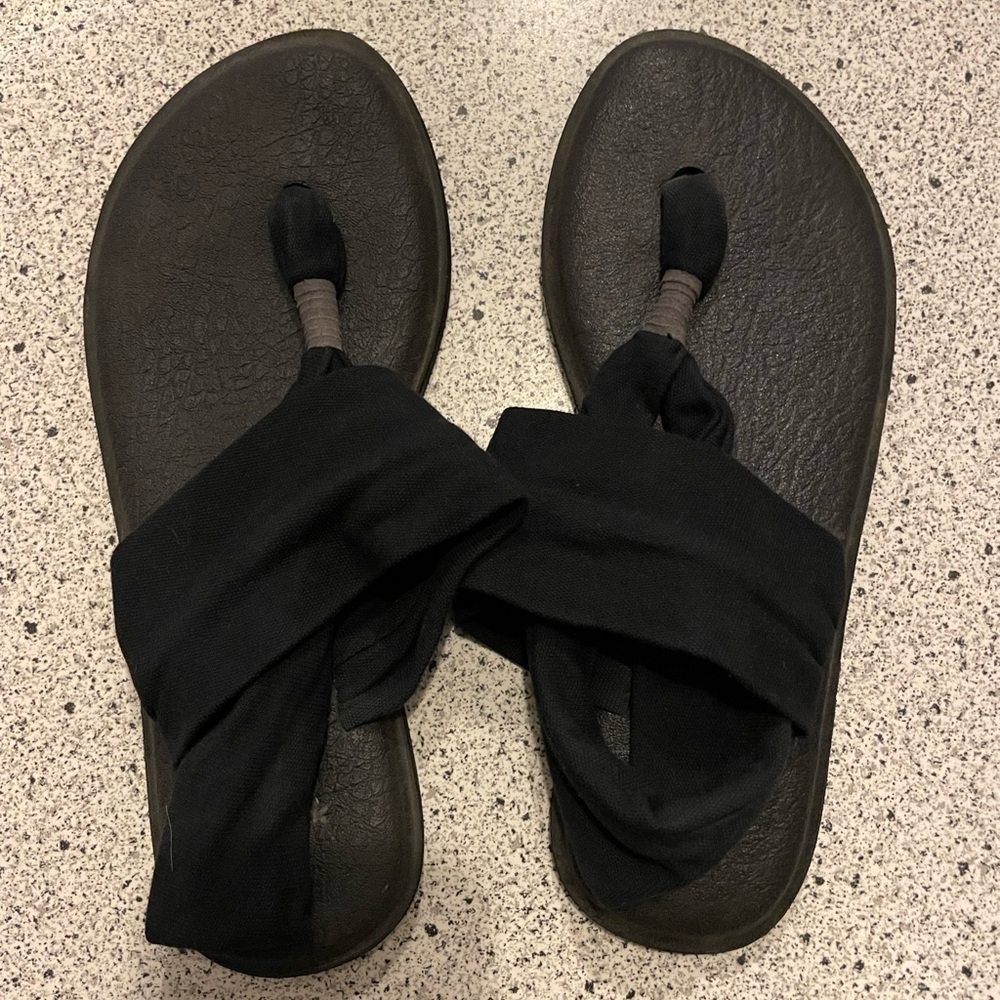 Sanuk yoga sling sandals size 6